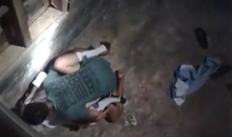 Intip ABG SMA Mesum di Rumah Kosong