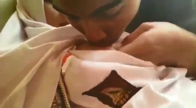 Anak Sekolah Jilbab Diisep Toketnya Sama Pacar Sampe Sange Mendesah