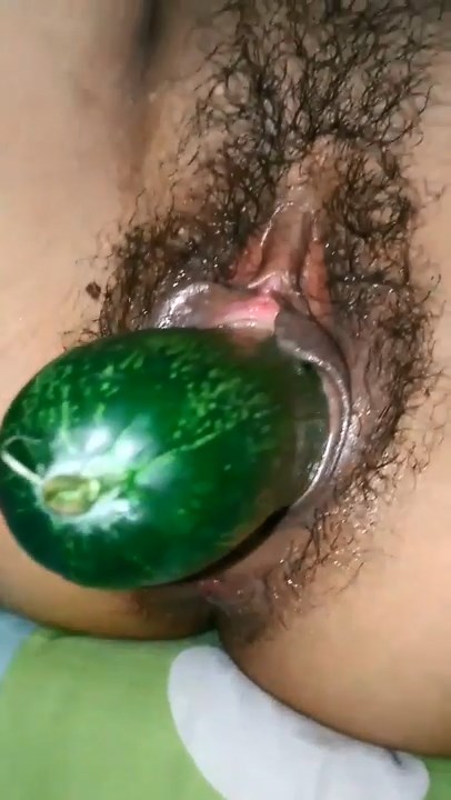 Janda Proses Keluarnya Timun Dari Memek