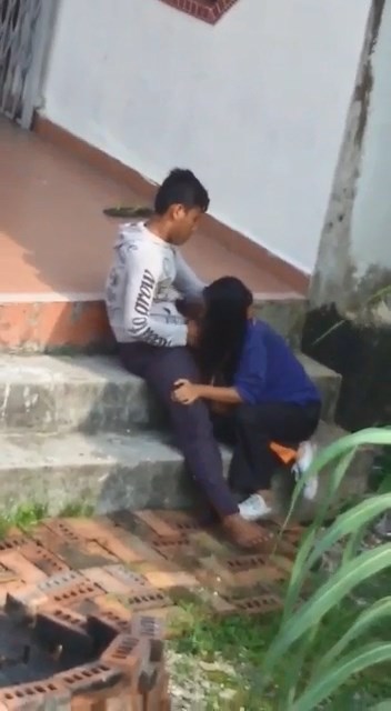 Ngintip Nyepong Di Belakang Rumah