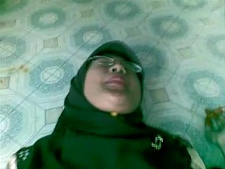 Tante Jilbab Kacamata Ml Di Lantai Kedengeran Suara Burung